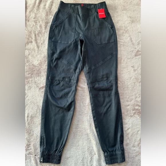 Spanx‎ Women’s  Stretch Twill Cargo Jogger Pants Gray Ankle Zip Size Small NWT - Picture 1 of 12